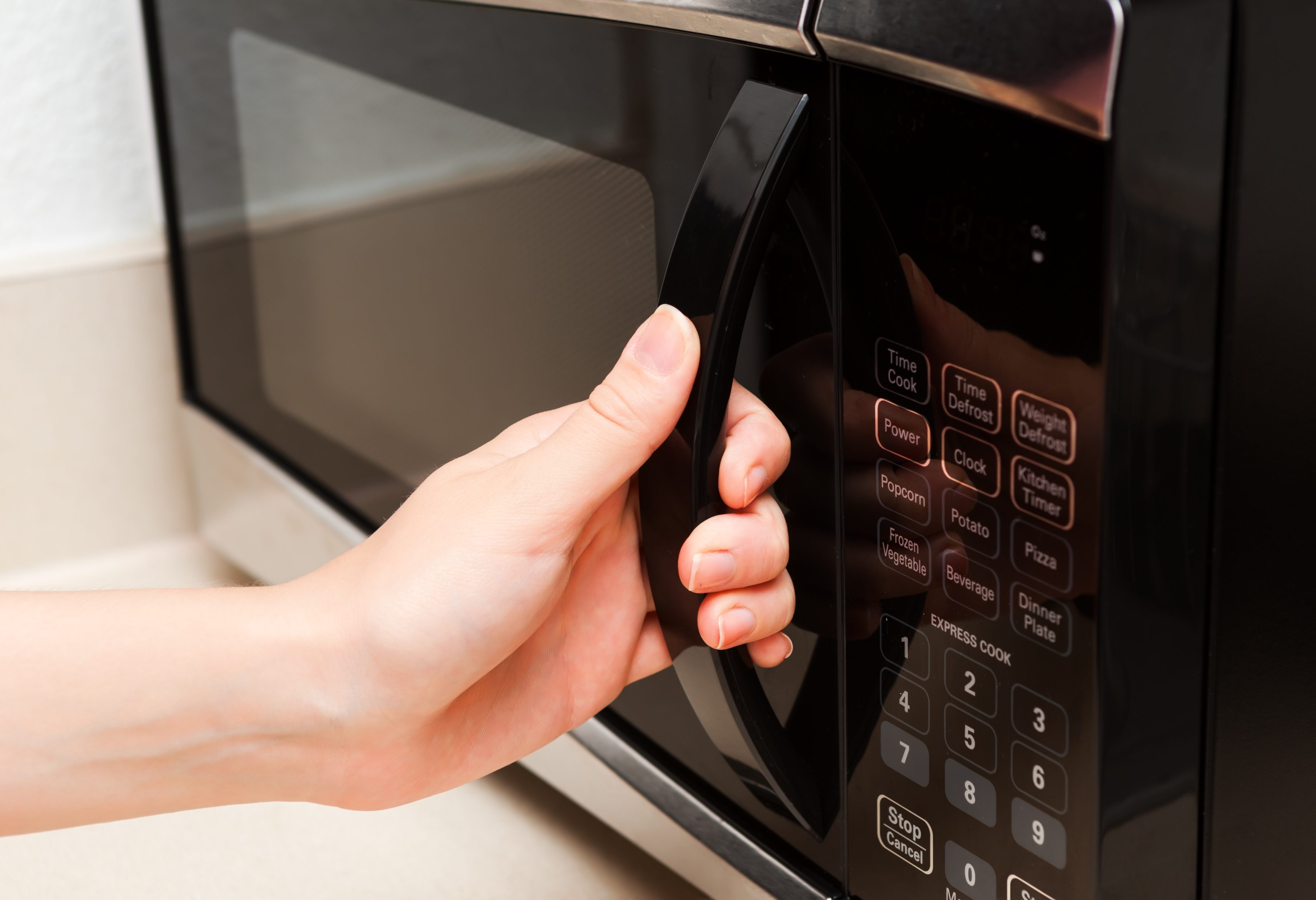 Many Europeans lack knowledge of proper microwave use