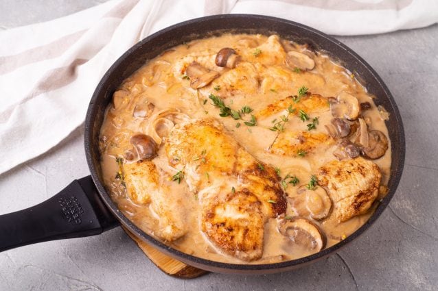 Skillet Chicken: the simple, fast recipe for a mouthwatering dinner