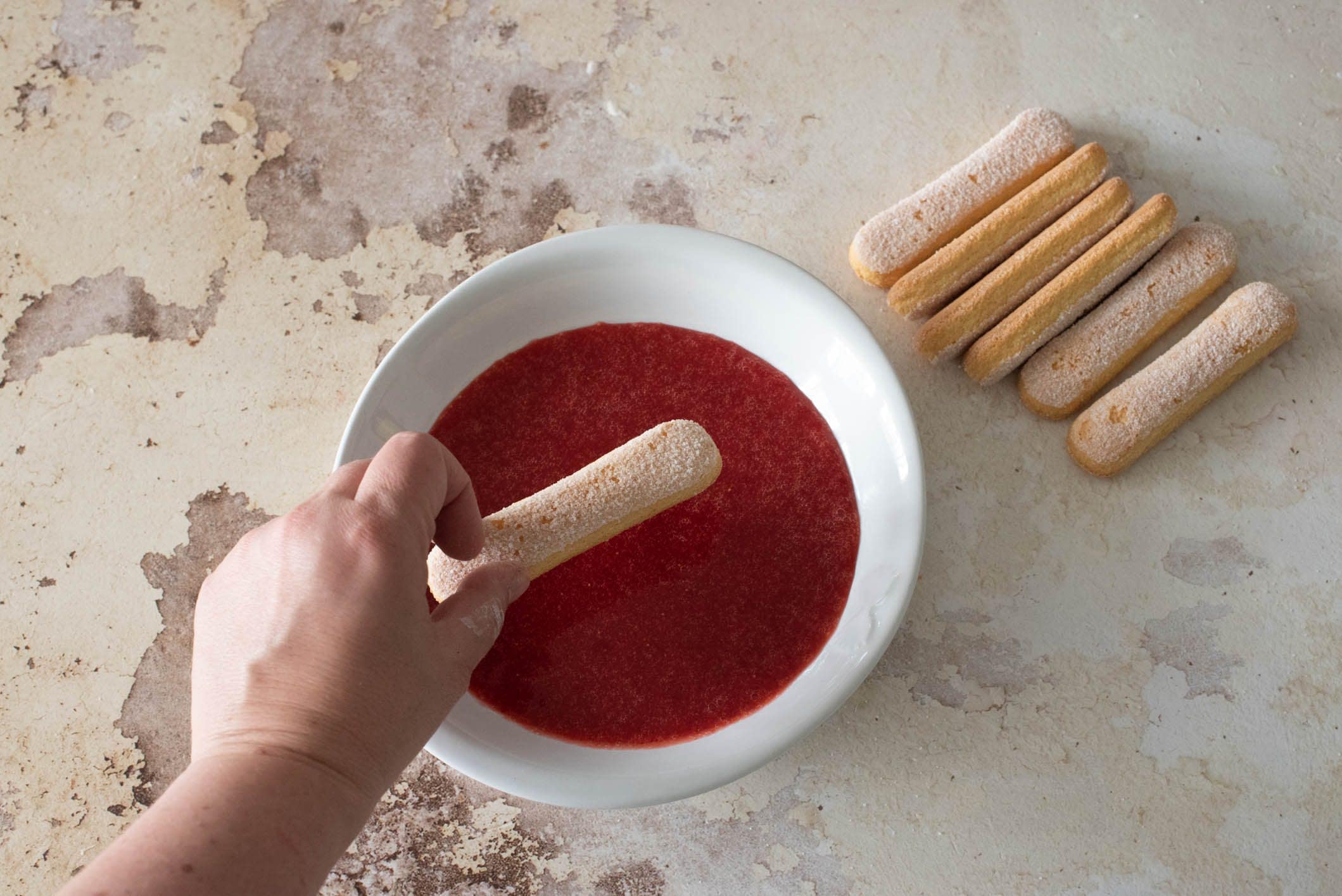 Erdbeer-Tiramisu: das leichte, frühlingshafte Dessertrezept für ein ... Erdbeer-Tiramisu: das leichte, frühlingshafte Dessertrezept für ein ...