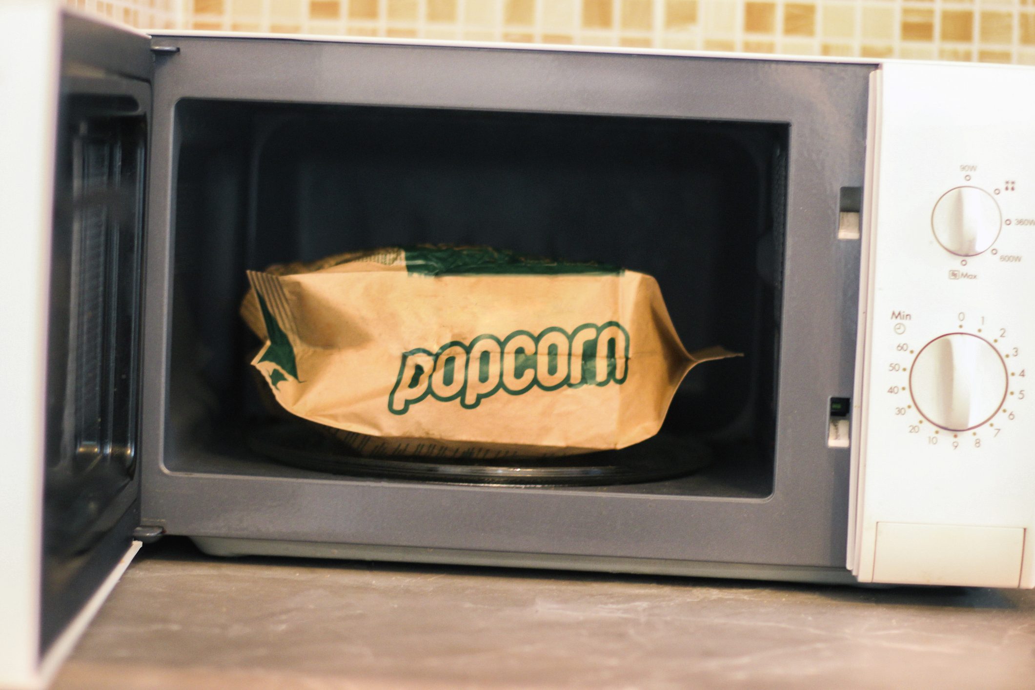 4 Reasons Nutrition Experts Want You To Stop Eating Microwave Popcorn