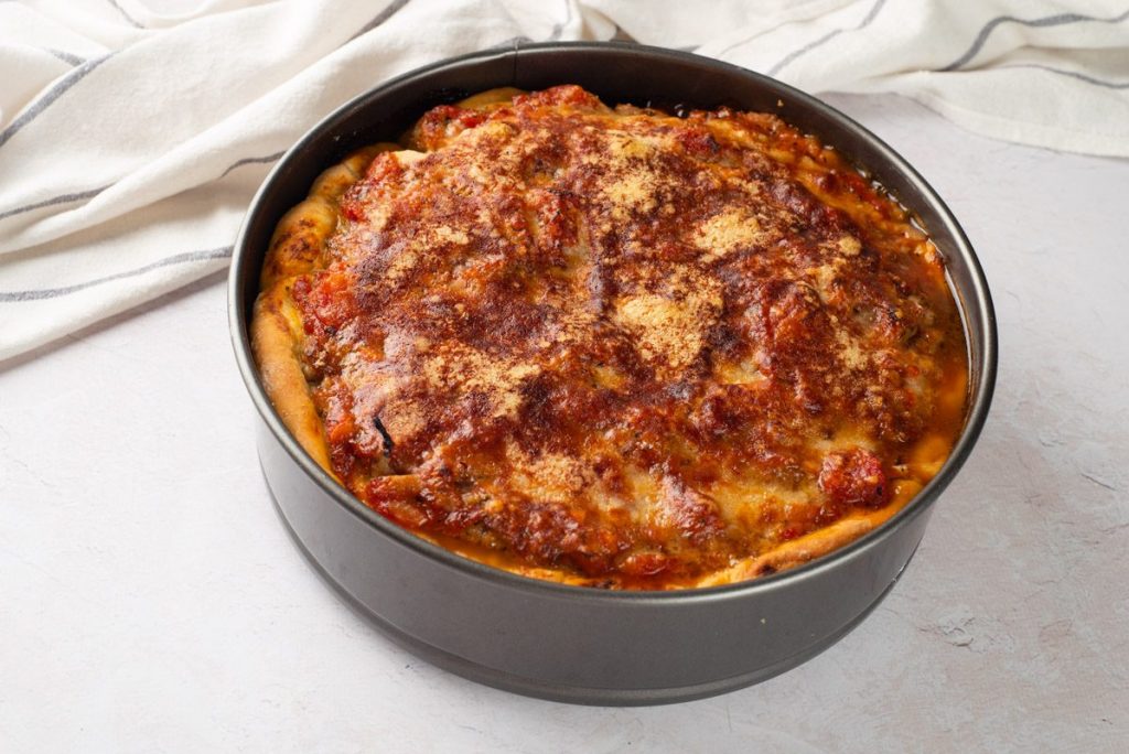 Chicago-Style Deep Dish Pizza: the traditional American recipe from ...