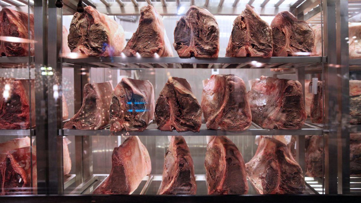 How to Age Steaks in Refrigerator: Expert Tips for Perfect Flavor