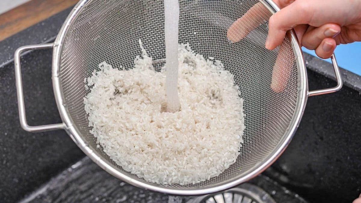 rinsing rice