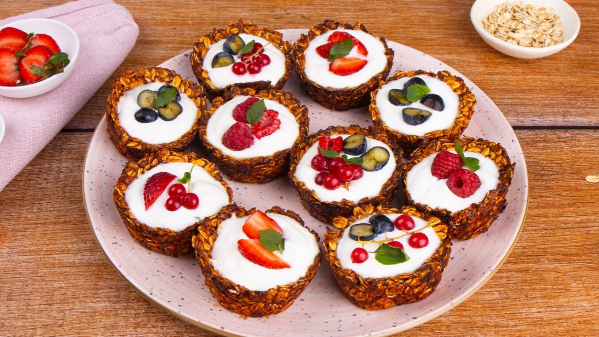 yogurt-filled oat baskets